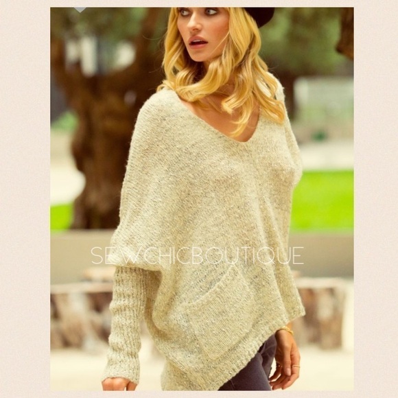 Vanilla V-Neck with Open Front Pockets - Picture 4 of 8